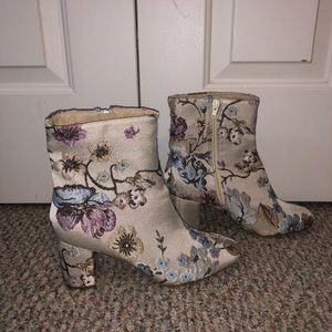 Flowered booties
